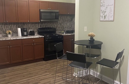 Gage Park Apartment | Charming 2-bedroom apartment in awesome Chicago with WiFi, AC