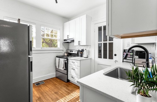 Decatur Apartment | Charming 2-bedroom apartment in dowtown Decatur/20 min from downtown ATL