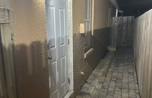 Orlando Apartment | Charming 2-bedroom apartment with WiFi, AC in lovely Orlando