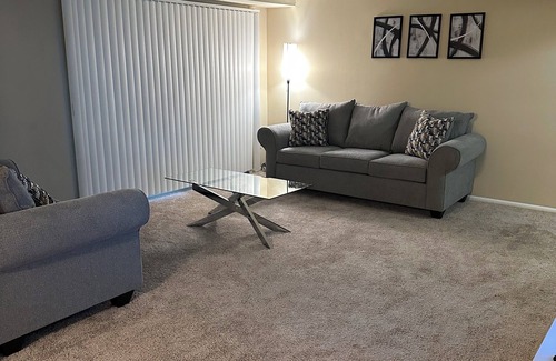 Overlea Apartment | Charming 2-bedroom apartment in fantastic Overlea with AC