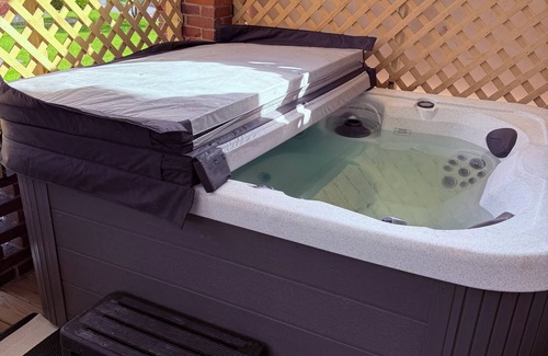 Rainelle Apartment | Charming 2-bedroom apartment in Rainelle with out door hot tub
