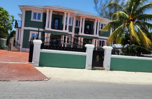 Nassau Apartment | Charming 2-bedroom apartment with WiFi, AC in Nassau