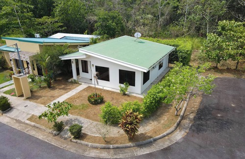 Quepos Villa | Charming 2-Bedroom Apartment with Cozy Ambiance, Patio & 2 Baths-Your Dream Home