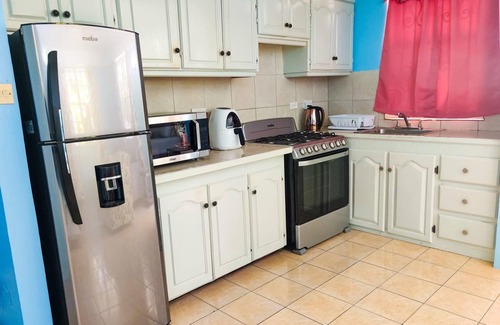 Roseau House | Charming 2-bedroom Apartment with WiFi and AC in Upper, Bath Estate.
