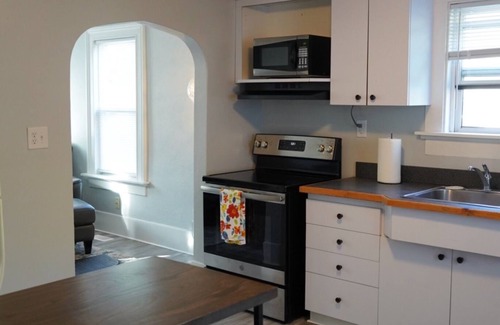 Adrian Apartment | Charming 2-bedroom apartment in Adrian with WiFi access