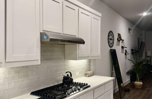 Vickery Meadow Apartment | Charming 2-bedroom apartment with WiFi, AC in delightful Dallas