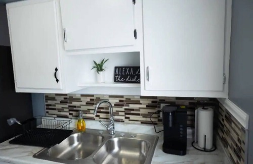 Dayton Apartment | Charming 2-bedroom apartment with WiFi, AC in gorgeous Dayton [Apt 3]