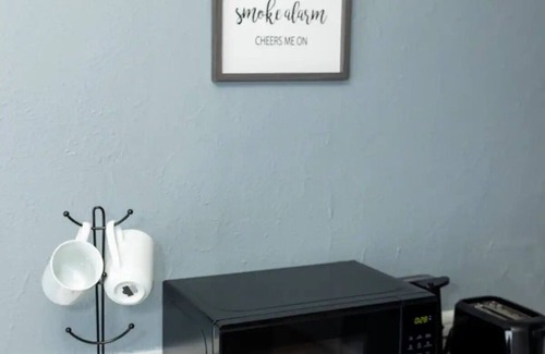 Dayton Apartment | Charming 2-bedroom apartment with WiFi, AC in gorgeous Dayton [Apt 3]