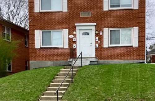 Dayton Apartment | Charming 2-bedroom apartment with WiFi, AC in gorgeous Dayton [Apt 3]