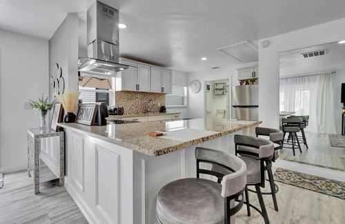 Plantation Estates Apartment | Charming 2-bedroom apartment in lovely DeBary with AC, WiFi