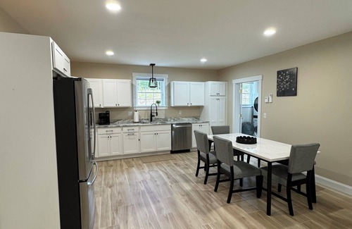 Holden Apartment | Charming 2-bedroom apartment with WiFi, AC in lovely Holden