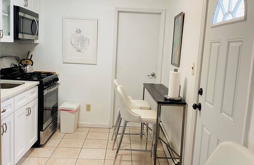 Queens Apartment | Charming 2-bedroom apartment with AC, WiFi in delightful Queens