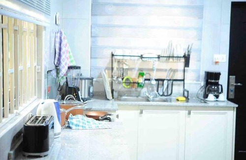 Accra Apartment | Charming 2-bedroom apartment with WiFi and AC in vibrant Accra