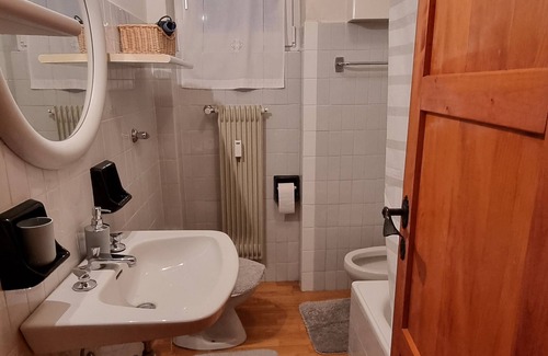 Vaneze Apartment | Charming 2-bedroom apartment in Norge with WiFi access