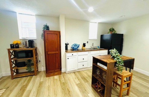 Cocoa Apartment | Charming 2-bedroom apartment with WiFi, AC in lovely Cocoa