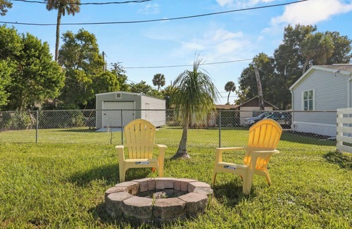 Cocoa Apartment | Charming 2-bedroom apartment with WiFi, AC in lovely Cocoa