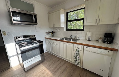 Buena Vista House | Charming 2-bedroom apartment 1 block away from the Design District!
