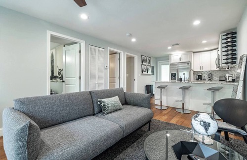 Tampa Heights Apartment | Charming 2-bedroom apartment with WiFi, AC in fabulous Tampa