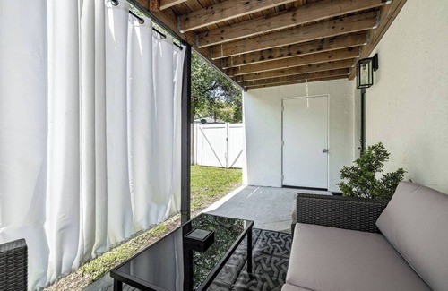 Tampa Heights Apartment | Charming 2-bedroom apartment with WiFi, AC in fabulous Tampa