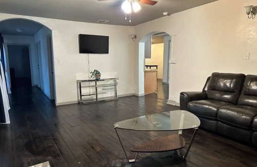 Kyle Apartment | Charming 2-bedroom apartment with AC and WiFi in marvelous Kyle