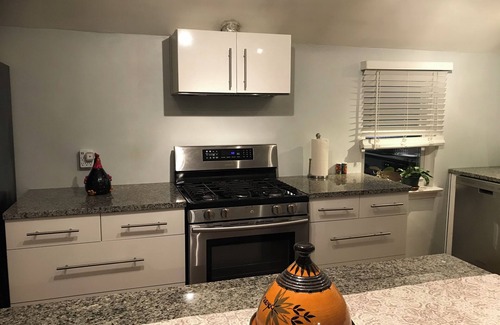 Hackensack Apartment | Charming 2-bedroom apartment with WiFi, AC in delightful Lodi