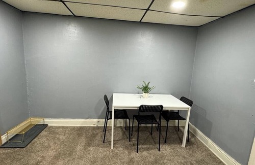 York Apartment | Charming 2-bedroom apartment with AC, WiFi in York