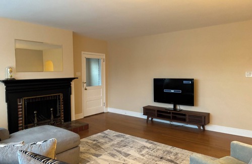 Stonybrook-Wilshire Apartment | Charming 2-bedroom apartment with WiFi and AC in fabulous York