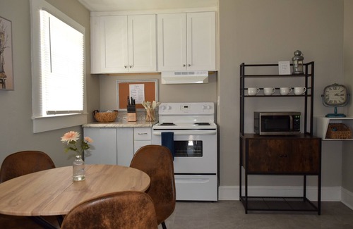 Parker House | Charming 2-bedroom bungalow in lovely Greenville, Downtown