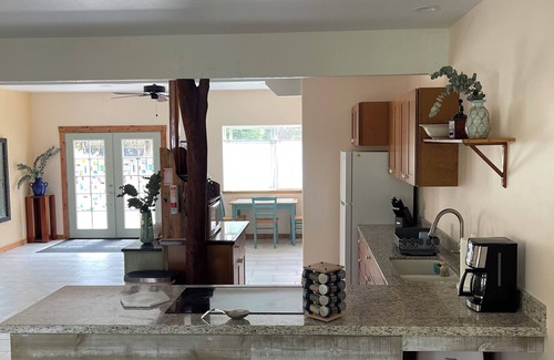Kealakekua House | Charming 2 bedroom/bath & much more ground level in Kealakekua