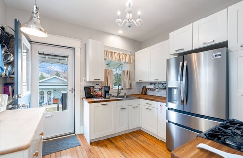 Highlands Douglass House | Charming 2-bedroom bungalow in desirable Louisville Highlands neighborhood