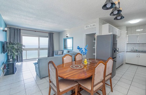Kingsborough Apartment | Charming 2-bedroom beachfront apartment with WiFi in Amanzimtoti
