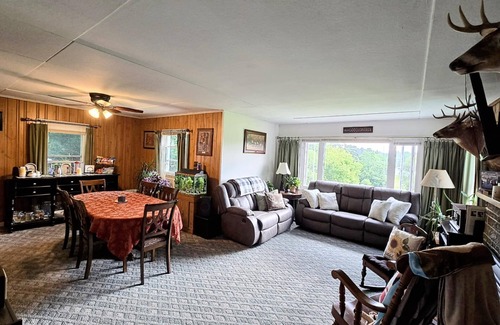 Cayuga Bed & Breakfast | Charming 2-bedroom bed & breakfast in peaceful Cayuga with WiFi, AC