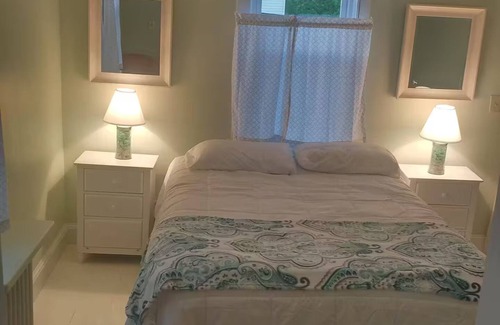 Fifth Ward Bed & Breakfast | Charming 2-bedroom bed & breakfast with AC, WiFi in serene Newport