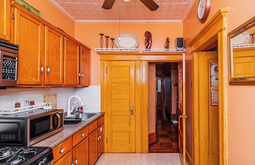 Bedford-Stuyvesant House | Charming 2-bedroom Brownstone with Bar and Balcony in enchanting Brooklyn