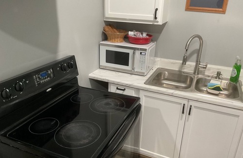 La Vergne House | Charming 2-bedroom but 4 beds house in welcoming La Vergne with WiFi, AC