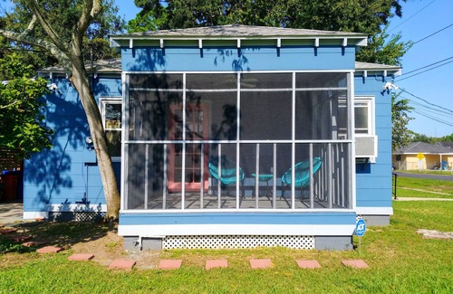Thibodaux House | Charming 2-bedroom bungalow with lots of outdoor space to enjoy in Thibodaux