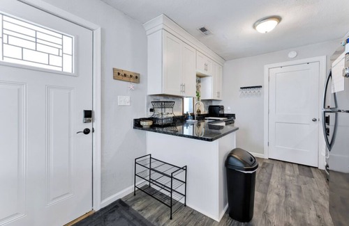 Bayview House | Charming 2-bedroom bungalow in marvelous Norfolk with AC 30 days +