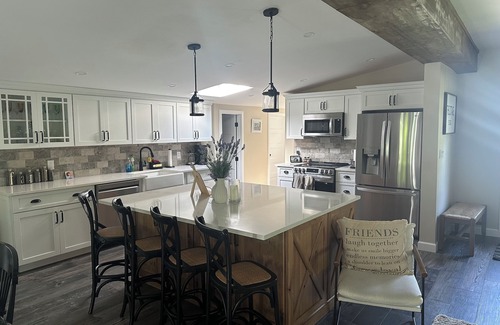 Seaford House | Charming 2-bedroom bungalow in Seaford with outdoor bar area for the RYDER CUP