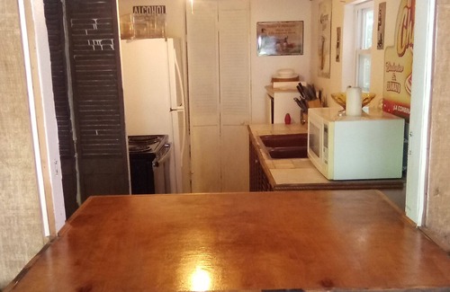 Tignall House | Charming 2-bedroom bungalow. Walking distance to the lake and pet friendly.