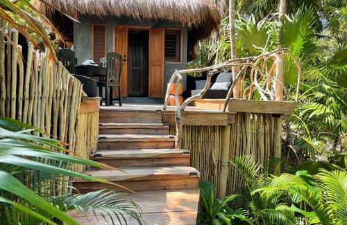 Chacchoben House | Charming 2-bedroom bungalow in lovely Tulum with WiFi, AC