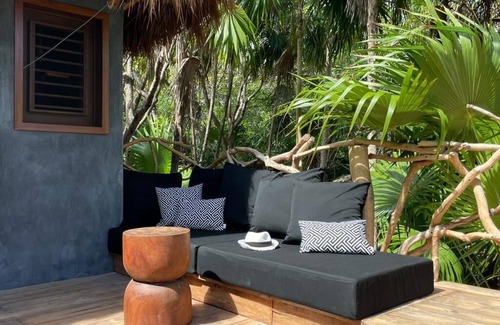 Chacchoben House | Charming 2-bedroom bungalow in lovely Tulum with WiFi, AC
