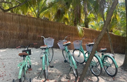 Chacchoben House | Charming 2-bedroom bungalow in lovely Tulum with WiFi, AC