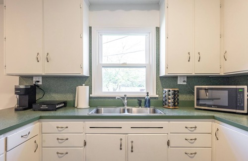 Logan House | Charming 2-bedroom bungalow in Logan with FAST WiFi. Enjoy your stay