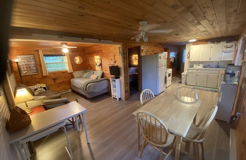 Meadowbank Cottage | Charming 2 bedroom cottage close to all amenities.
