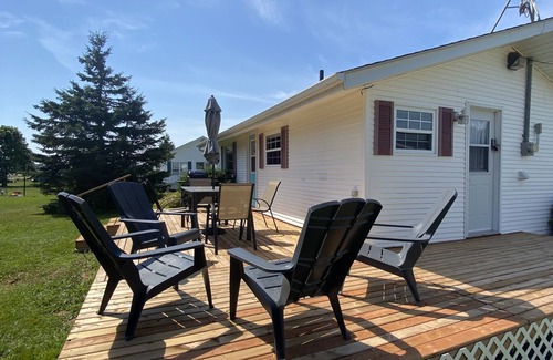 Meadowbank Cottage | Charming 2 bedroom cottage close to all amenities.