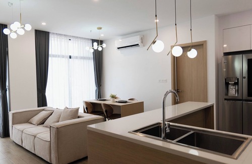 Sangkat Veal Vong Condo | Charming 2-bedroom condo in pleasant Phnom Penh with AC, WiFi