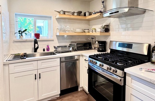 Atascadero Cottage | Charming 2-bedroom cottage with WiFi and AC in Atascadero