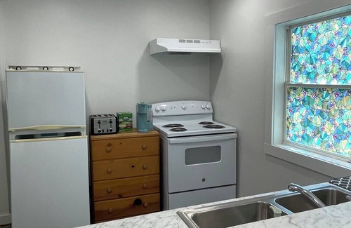 Browns Lake Cottage | Charming 2-bedroom cottage with parking in Burlington. Access to private beach!