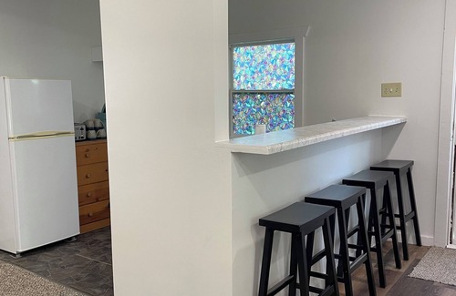 Browns Lake Cottage | Charming 2-bedroom cottage with parking in Burlington. Access to private beach!