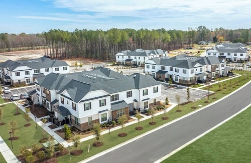 Carrollton Condo | Charming 2-bedroom condo with WiFi, AC in brilliant Carrollton 10 min from beach